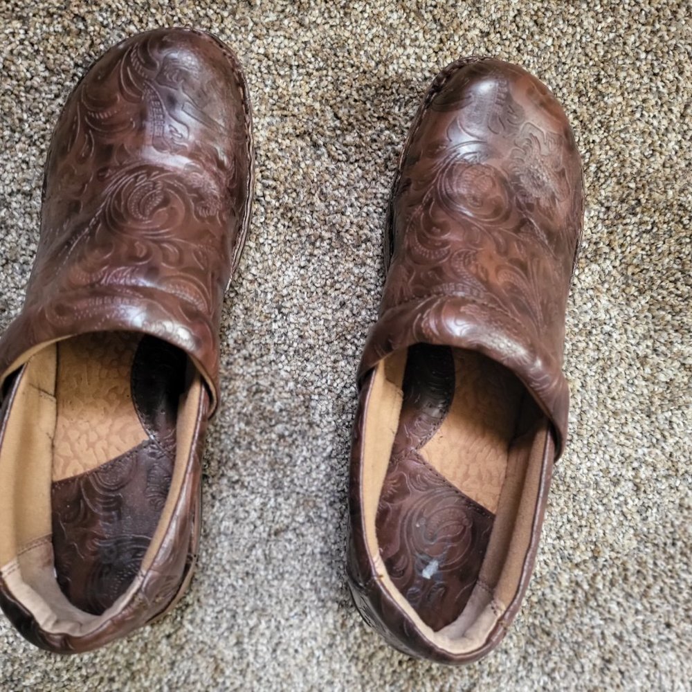 Clogs - Picture 2 of 3